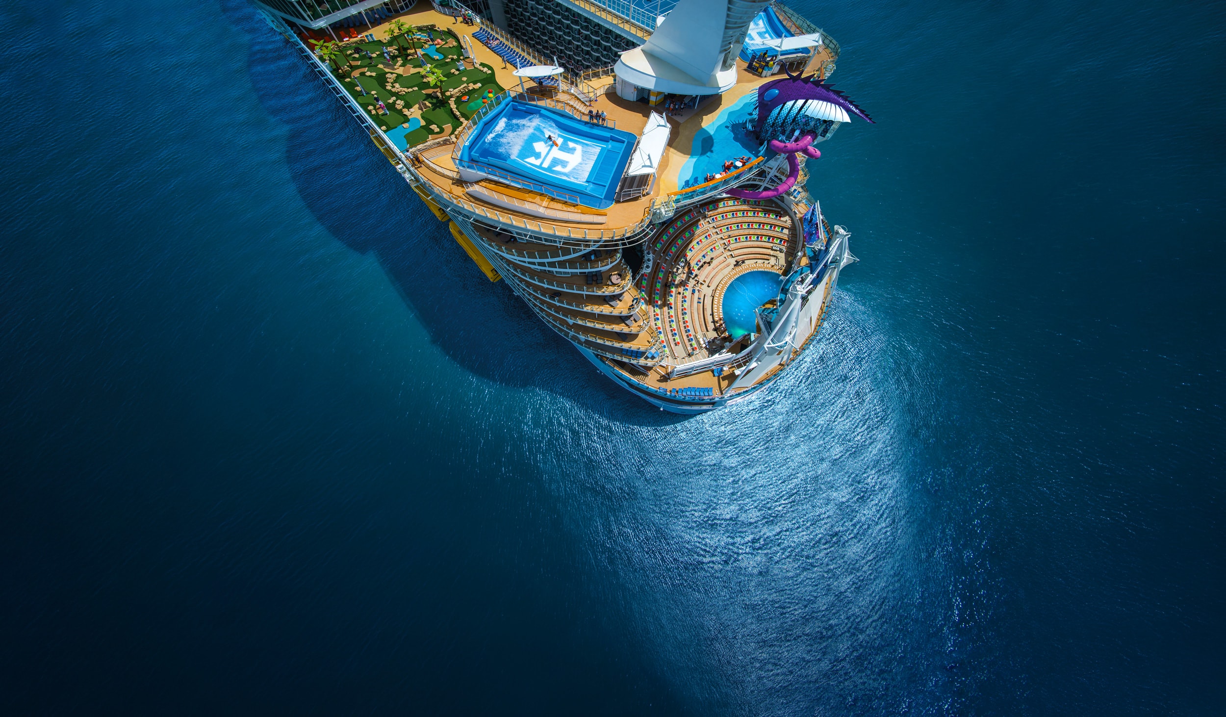 RCI_HM_aft_drone_MU22703_RET_CMYK-min Esto es Royal Caribbean Venezuela